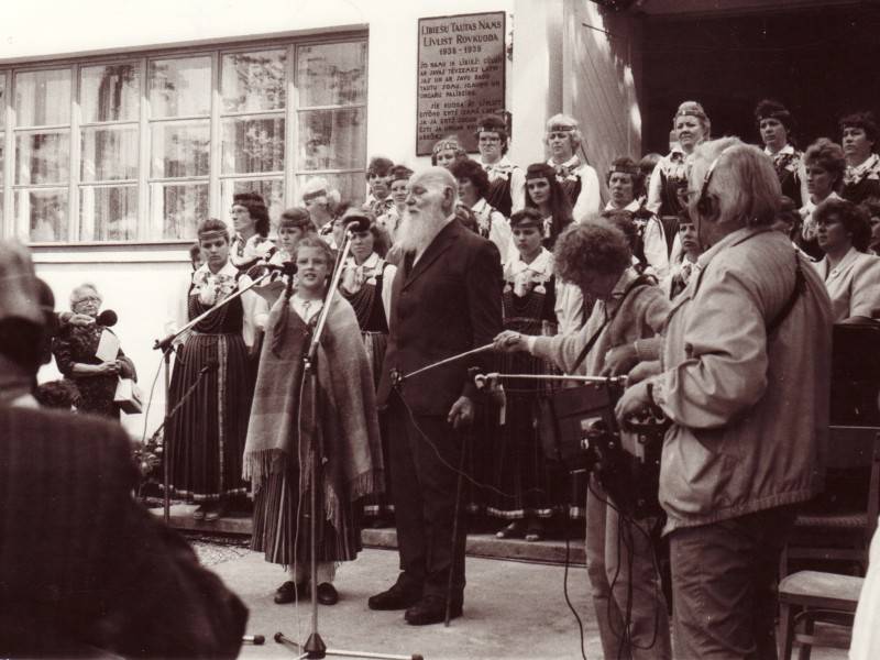 Pirmo lībiešu svētku atklāšana Mazirbē 1989. gada 5. augustā. Runā...